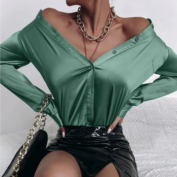 Luxe  green silky  button up boyfriend business casual satin top - Picture 4 of 16